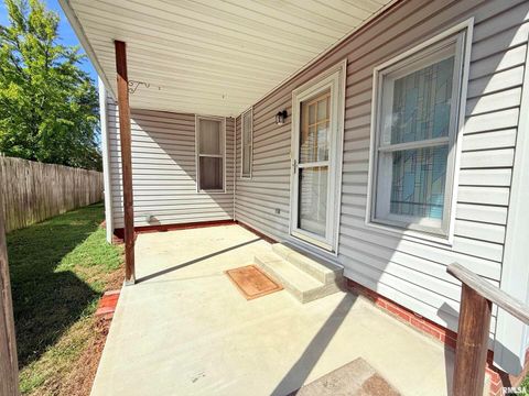 Tiny photo for 18 S MILL Street, Harrisburg, IL 62946 (MLS # EB460050)