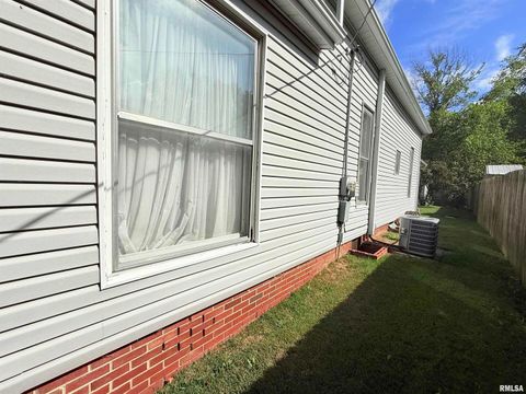 Tiny photo for 18 S MILL Street, Harrisburg, IL 62946 (MLS # EB460050)