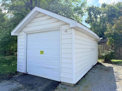 Tiny photo for 18 S MILL Street, Harrisburg, IL 62946 (MLS # EB460050)