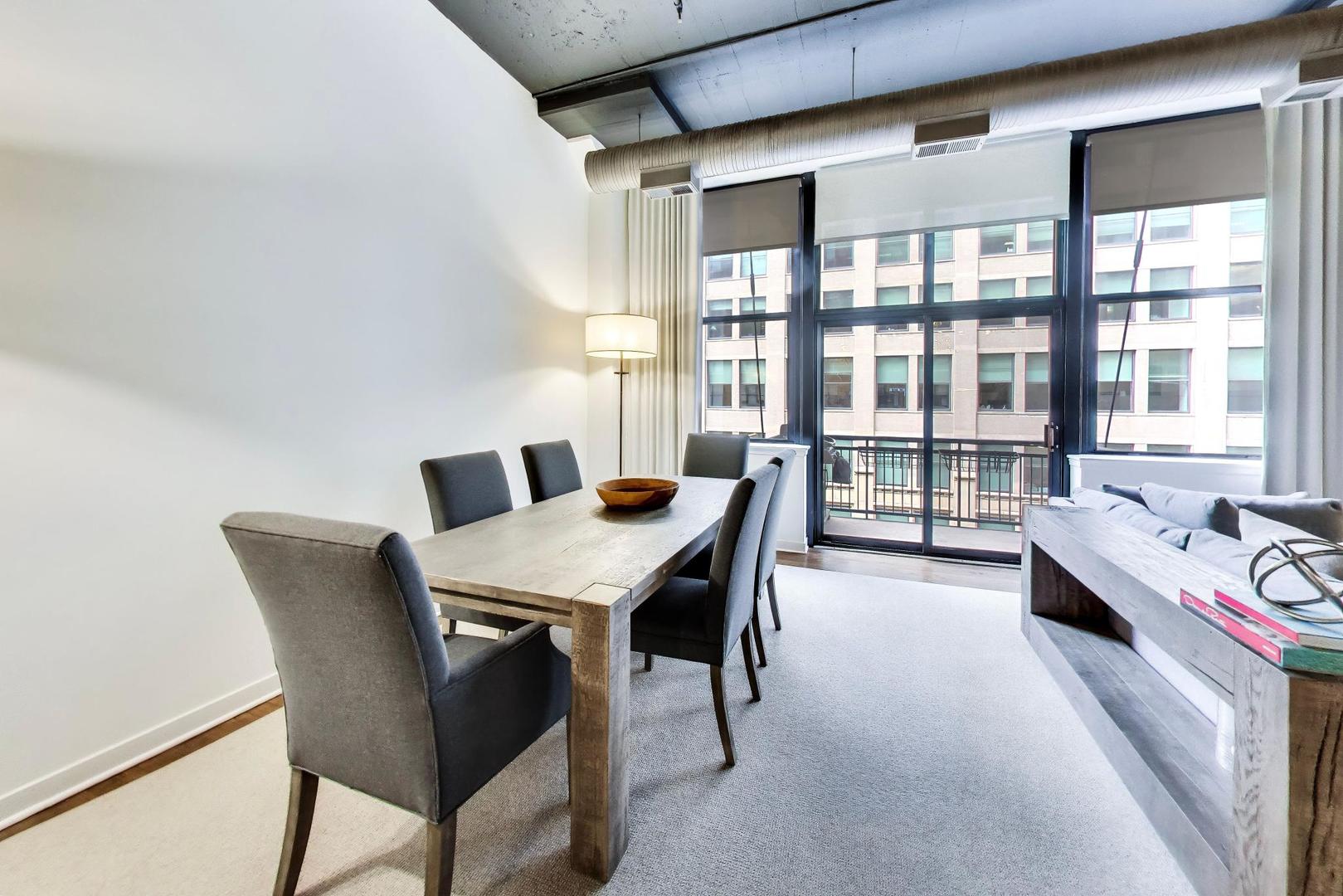 547 S Clark Street 401