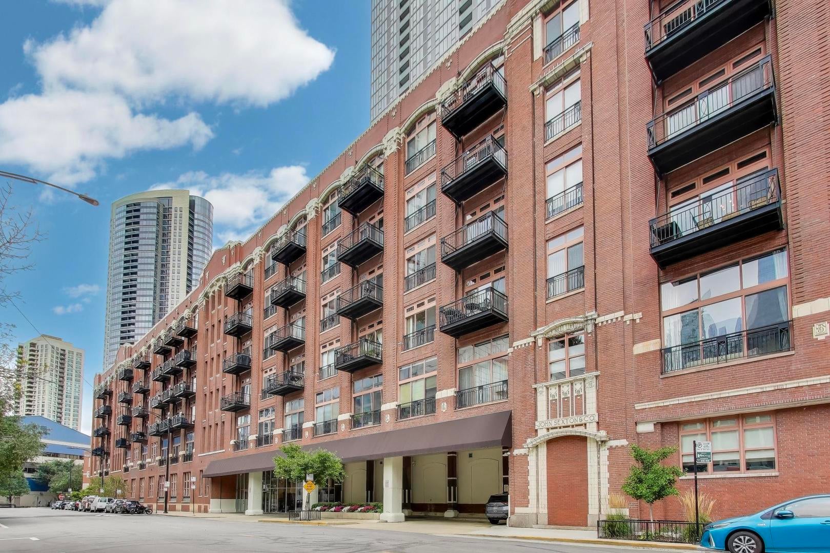 360 W Illinois Street 612