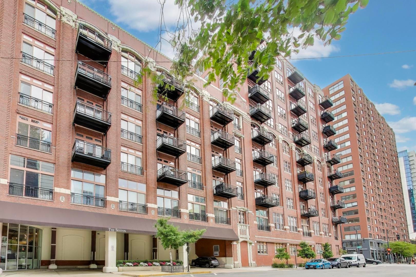 360 W Illinois Street 612