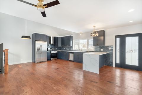 Tiny photo for 718 E 152nd Street, Phoenix, IL 60426 (MLS # 12537465)