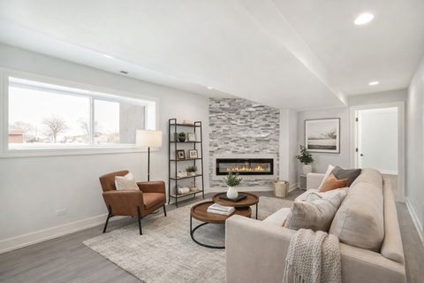 Tiny photo for 718 E 152nd Street, Phoenix, IL 60426 (MLS # 12537465)