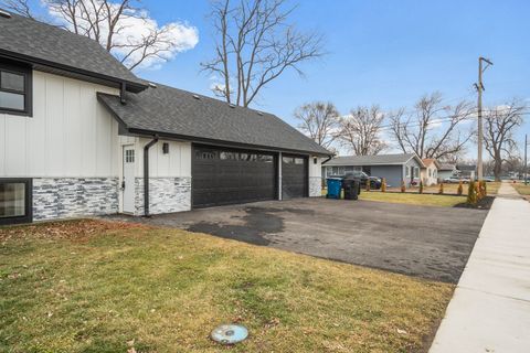 Tiny photo for 718 E 152nd Street, Phoenix, IL 60426 (MLS # 12537465)