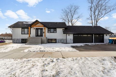 Tiny photo for 718 E 152nd Street, Phoenix, IL 60426 (MLS # 12537465)