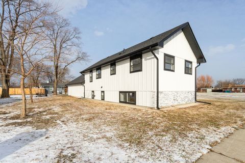 Tiny photo for 718 E 152nd Street, Phoenix, IL 60426 (MLS # 12537465)
