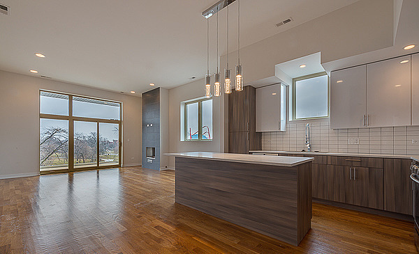 2835 W Division Street 4E