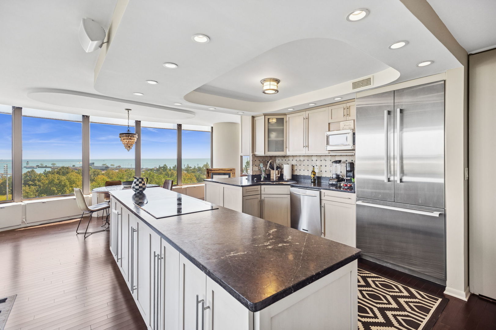 Chicago, Illinois 60611, United States, 2 Bedrooms Bedrooms, ,2 BathroomsBathrooms,Residential,Active,204032