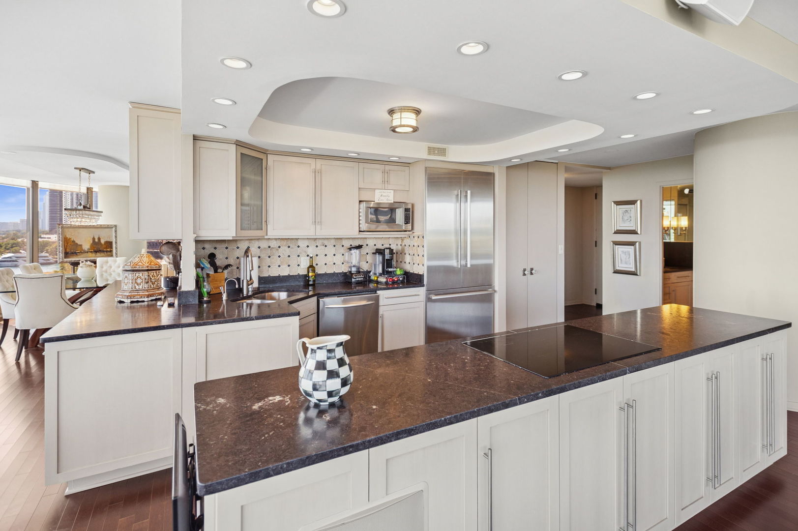 Chicago, Illinois 60611, United States, 2 Bedrooms Bedrooms, ,2 BathroomsBathrooms,Residential,Active,204032