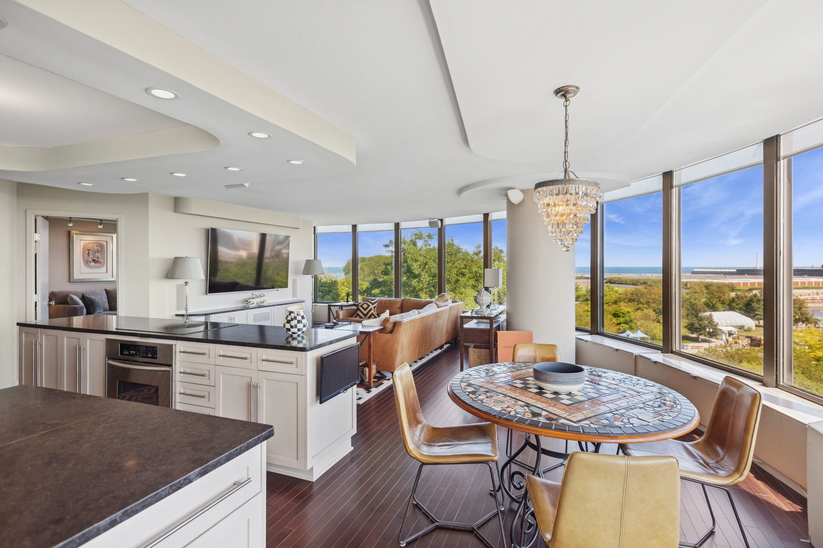 Chicago, Illinois 60611, United States, 2 Bedrooms Bedrooms, ,2 BathroomsBathrooms,Residential,Active,204032