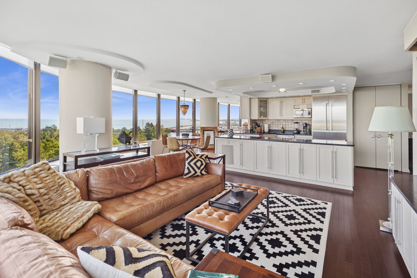 Chicago, Illinois 60611, United States, 2 Bedrooms Bedrooms, ,2 BathroomsBathrooms,Residential,Active,204032