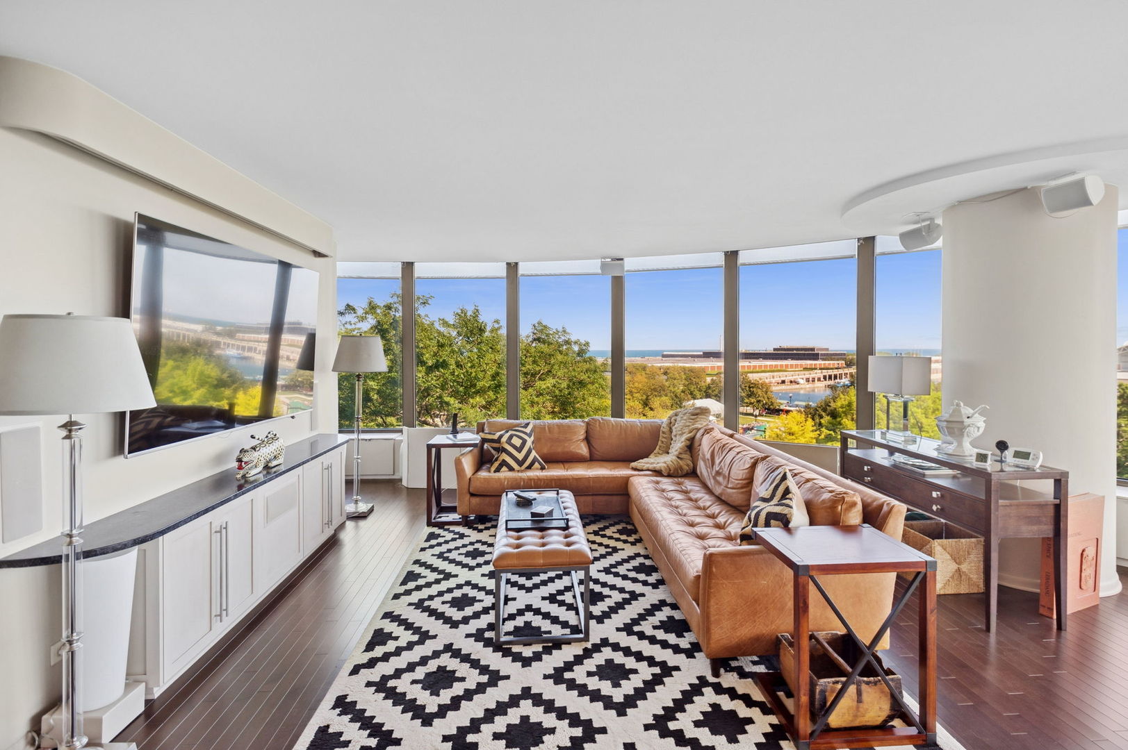 Chicago, Illinois 60611, United States, 2 Bedrooms Bedrooms, ,2 BathroomsBathrooms,Residential,Active,204032