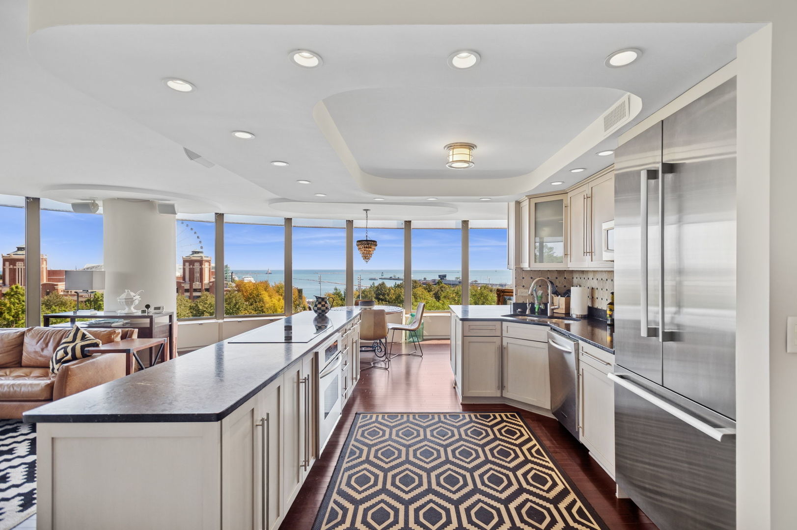 Chicago, Illinois 60611, United States, 2 Bedrooms Bedrooms, ,2 BathroomsBathrooms,Residential,Active,204032