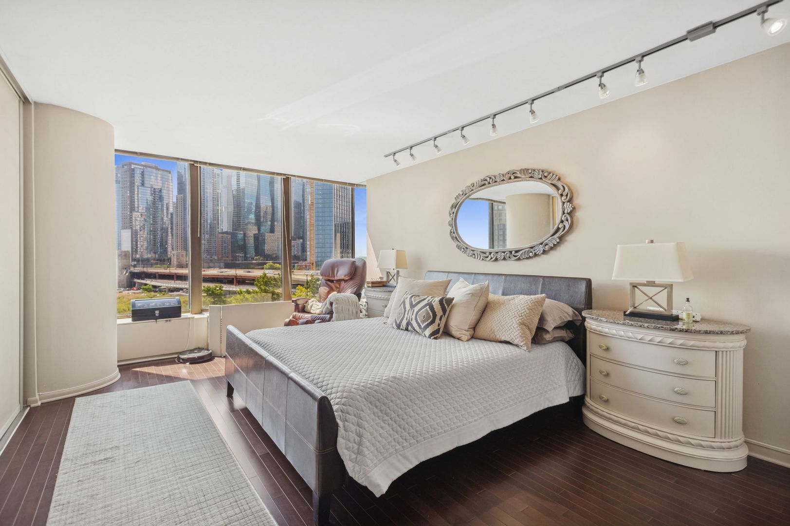 Chicago, Illinois 60611, United States, 2 Bedrooms Bedrooms, ,2 BathroomsBathrooms,Residential,Active,204032