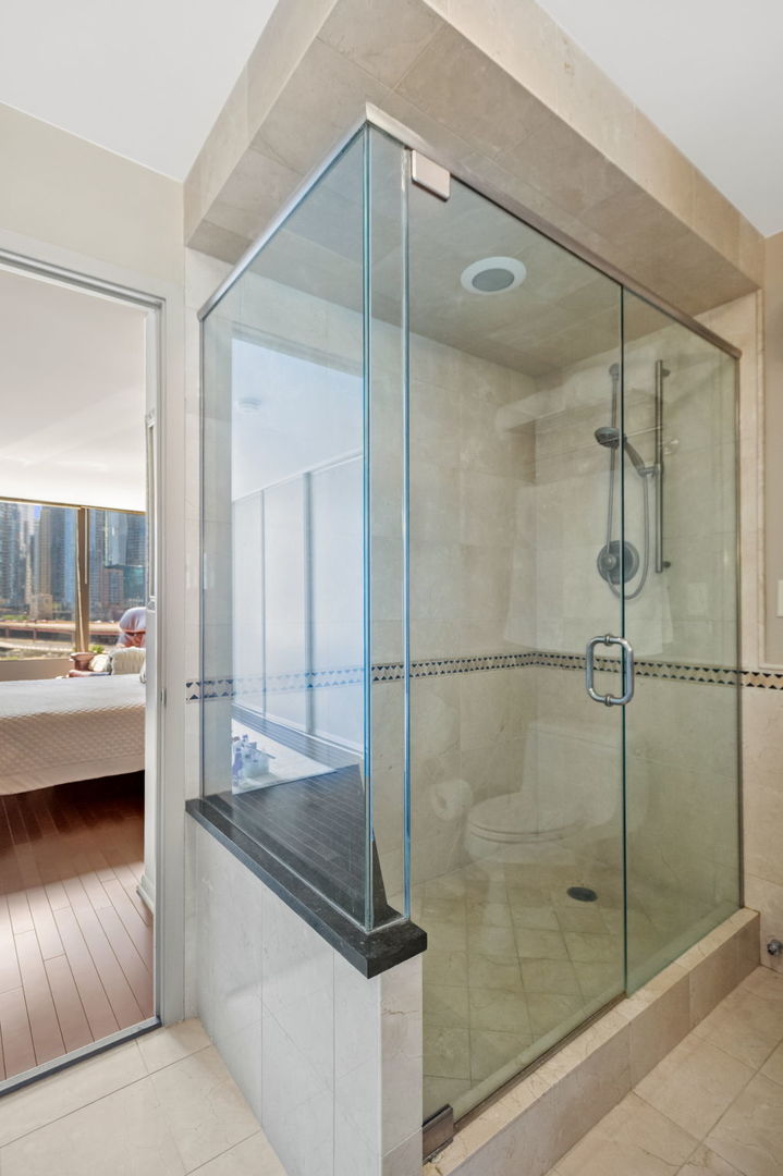 Chicago, Illinois 60611, United States, 2 Bedrooms Bedrooms, ,2 BathroomsBathrooms,Residential,Active,204032