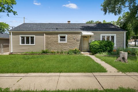 Photo of 1446 EVERETT Avenue, Des Plaines, IL 60018 (MLS # 12691466)