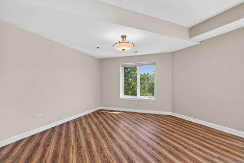 Tiny photo for 865 E 22nd Street #228, Lombard, IL 60148 (MLS # 12624427)