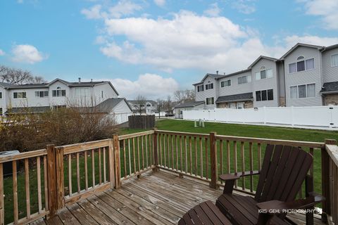 Tiny photo for 402 S Frontenac Street, Aurora, IL 60504 (MLS # 12631461)