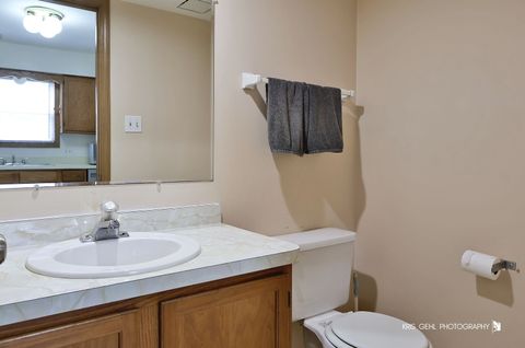 Tiny photo for 402 S Frontenac Street, Aurora, IL 60504 (MLS # 12631461)