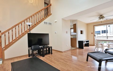 Tiny photo for 402 S Frontenac Street, Aurora, IL 60504 (MLS # 12631461)