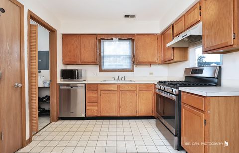 Tiny photo for 402 S Frontenac Street, Aurora, IL 60504 (MLS # 12631461)