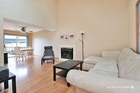 Tiny photo for 402 S Frontenac Street, Aurora, IL 60504 (MLS # 12631461)