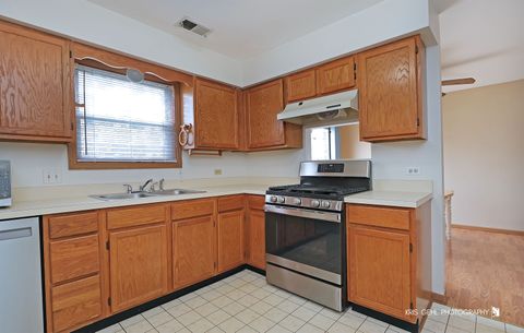 Tiny photo for 402 S Frontenac Street, Aurora, IL 60504 (MLS # 12631461)