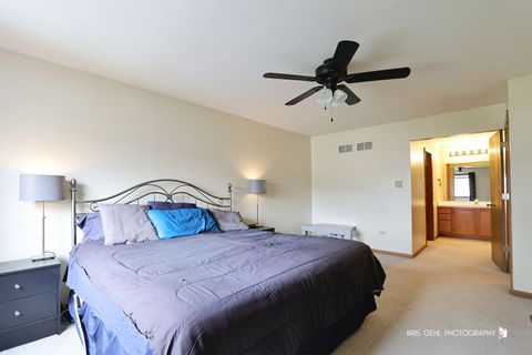 Tiny photo for 402 S Frontenac Street, Aurora, IL 60504 (MLS # 12631461)