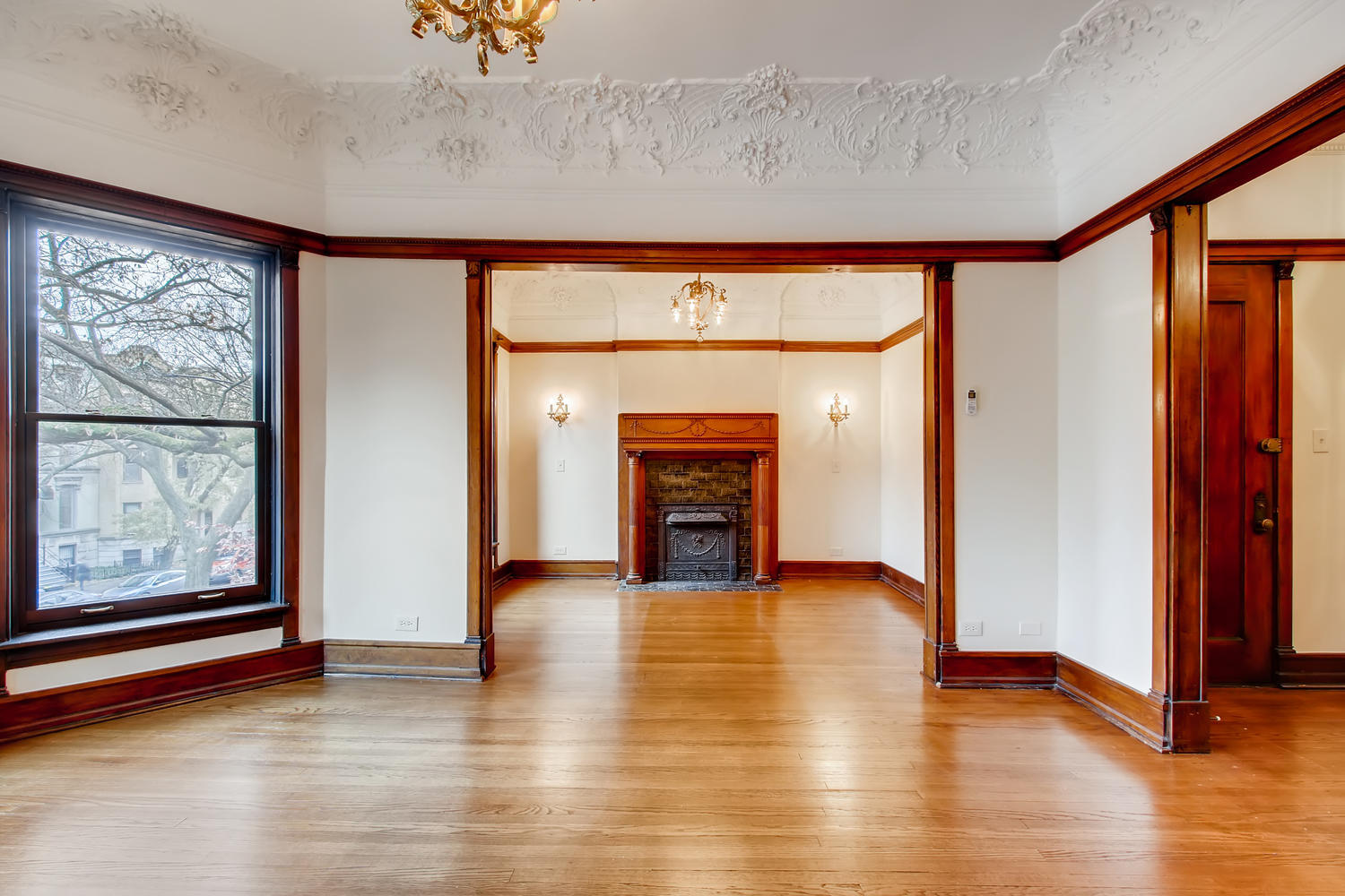 544 W Fullerton Parkway