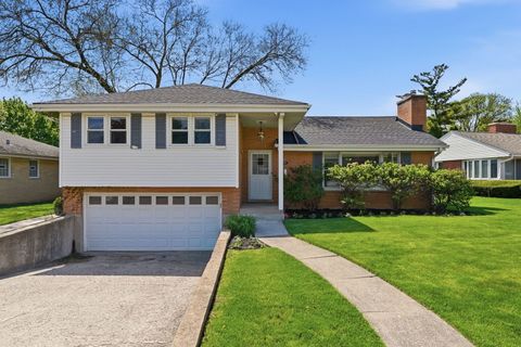 Photo of 389 Michael John Drive, Park Ridge, IL 60068 (MLS # 12589889)