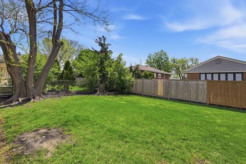 Tiny photo for 389 Michael John Drive, Park Ridge, IL 60068 (MLS # 12589889)