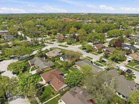 Tiny photo for 389 Michael John Drive, Park Ridge, IL 60068 (MLS # 12589889)