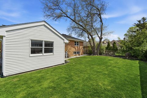 Tiny photo for 389 Michael John Drive, Park Ridge, IL 60068 (MLS # 12589889)