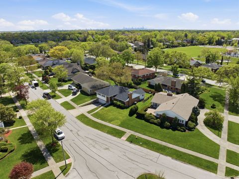 Tiny photo for 389 Michael John Drive, Park Ridge, IL 60068 (MLS # 12589889)