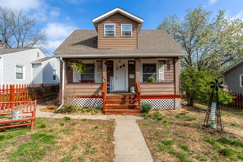 Photo of 2118 W 16th Street, Davenport, IA 52804 (MLS # 12618416)