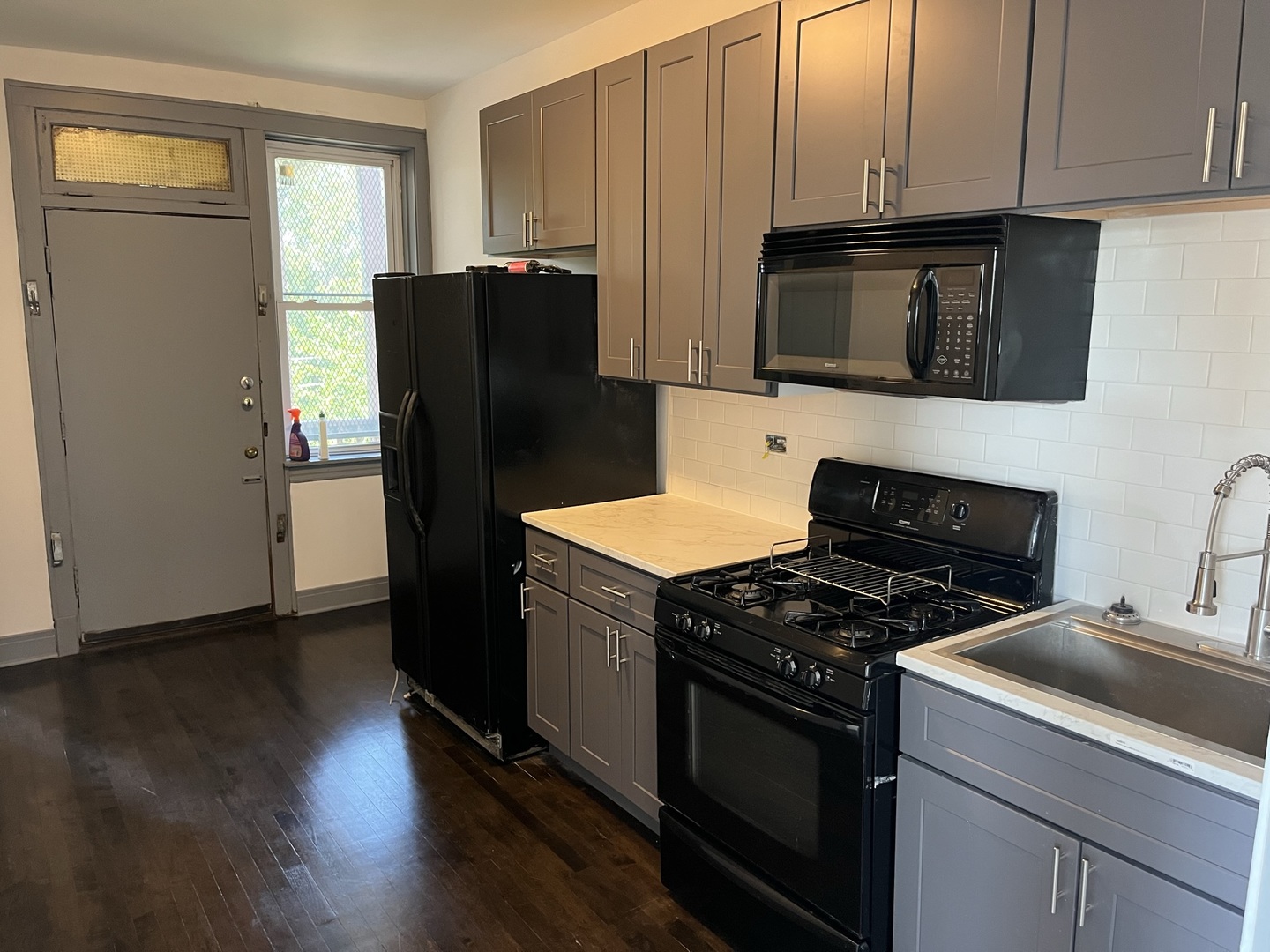 1918 S SAWYER Avenue 3