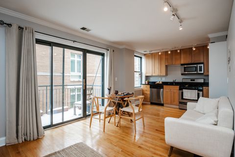 Tiny photo for 4144 N Sheridan Road #409, Chicago, IL 60613 (MLS # 12529733)