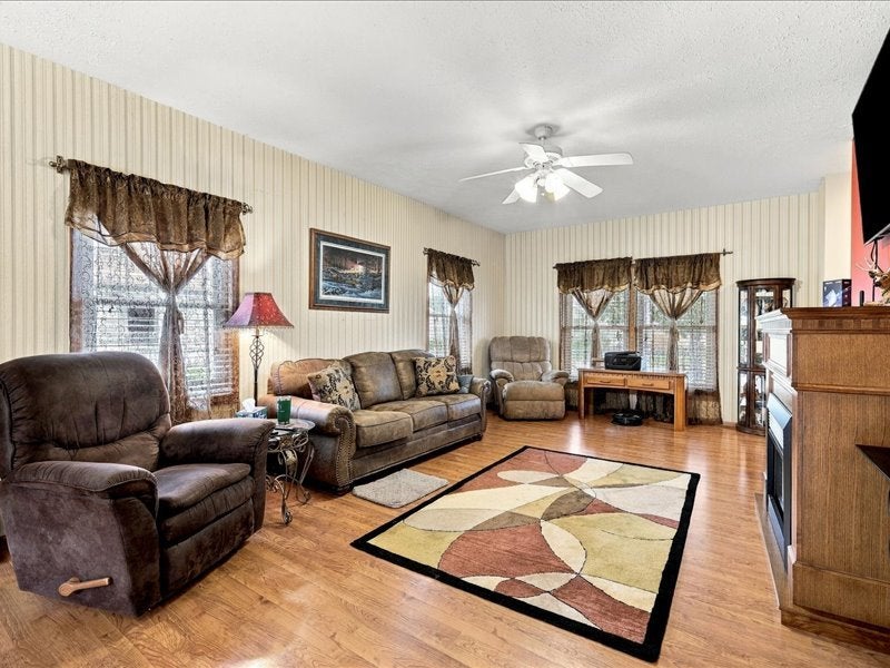 802 W Farmland Drive