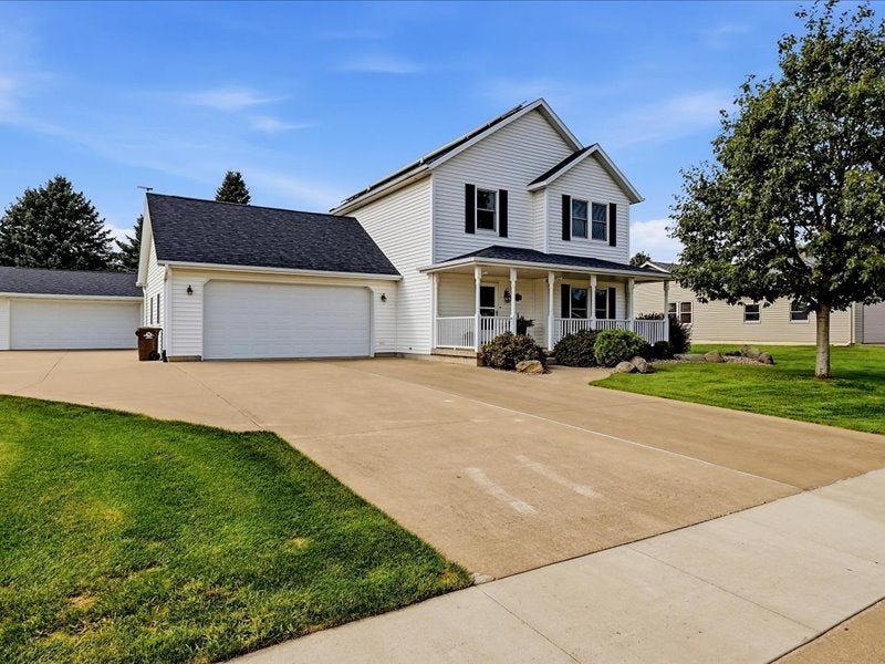 802 W Farmland Drive