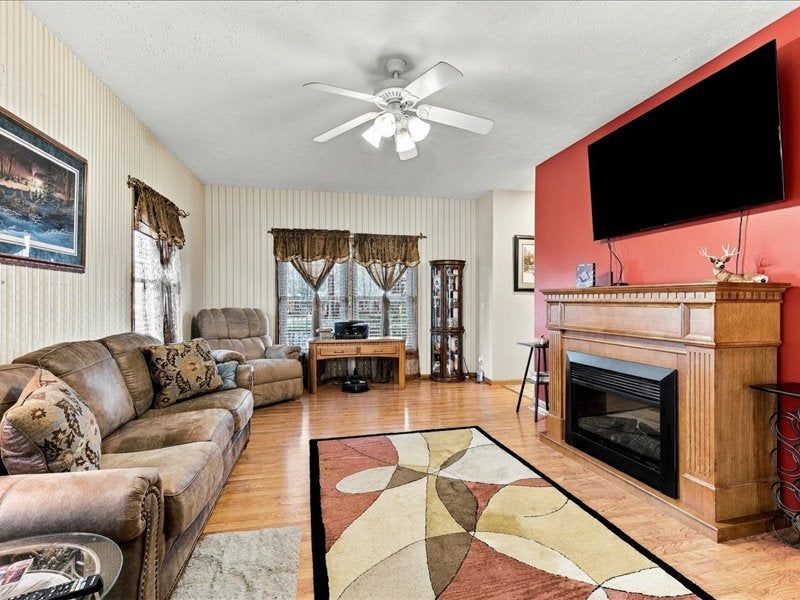 802 W Farmland Drive