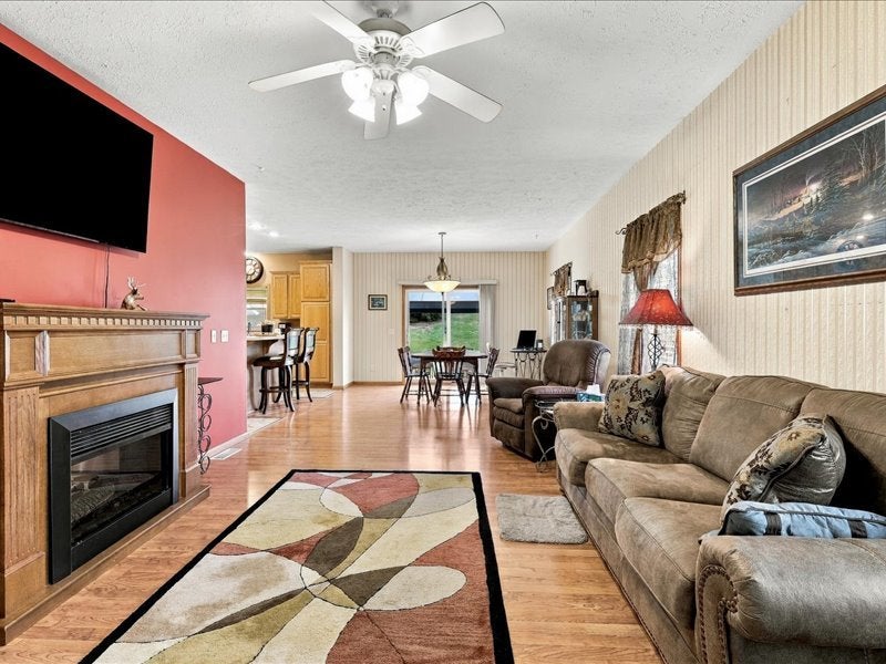 802 W Farmland Drive