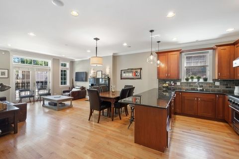 Tiny photo for 3814 N Greenview Avenue #1, Chicago, IL 60613 (MLS # 12486060)