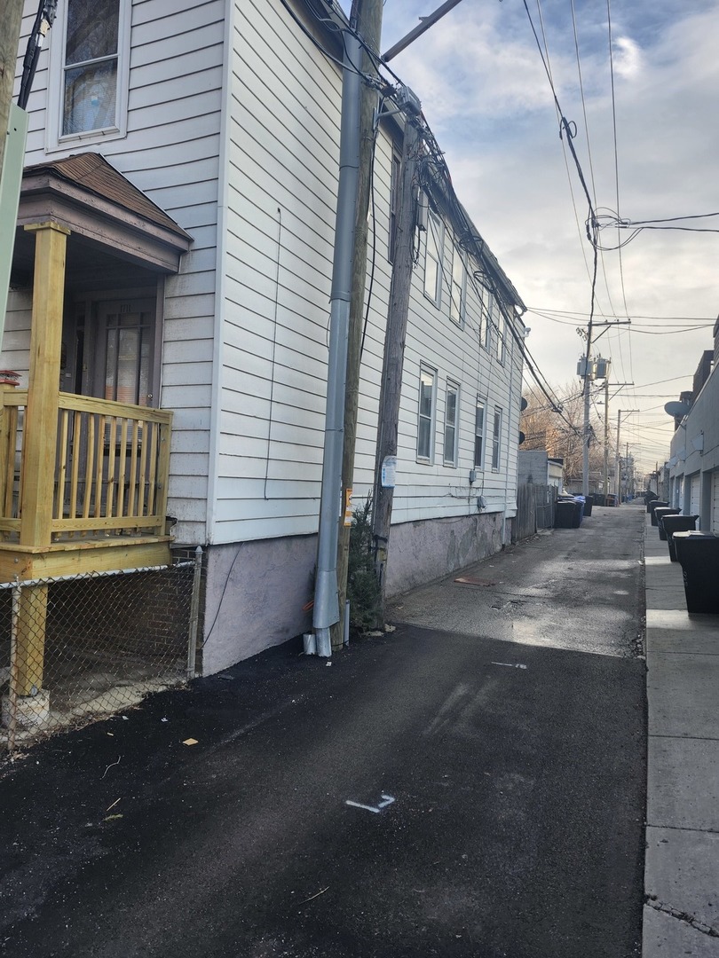 1711 W Augusta Boulevard