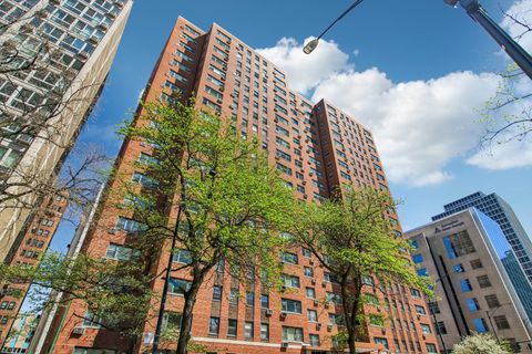 Tiny photo for 2909 N Sheridan Road #1201, Chicago, IL 60657 (MLS # 12633141)