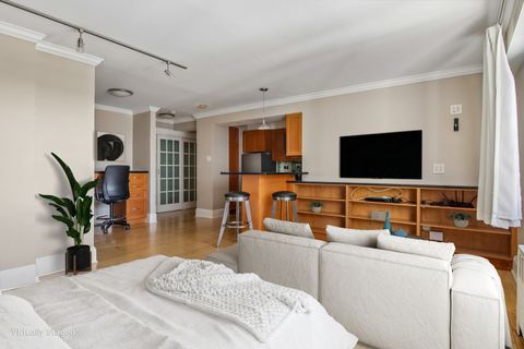 Tiny photo for 2909 N Sheridan Road #1201, Chicago, IL 60657 (MLS # 12633141)