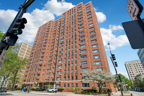 Tiny photo for 2909 N Sheridan Road #1201, Chicago, IL 60657 (MLS # 12633141)