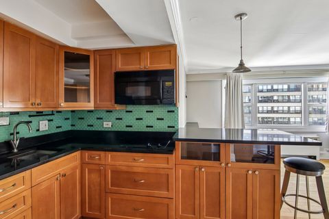Tiny photo for 2909 N Sheridan Road #1201, Chicago, IL 60657 (MLS # 12633141)