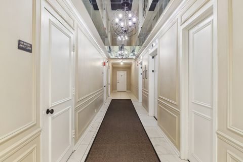 Tiny photo for 2909 N Sheridan Road #1201, Chicago, IL 60657 (MLS # 12633141)