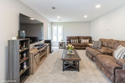 Tiny photo for 541 Sycamore Drive, Elk Grove Village, IL 60007 (MLS # 12495737)